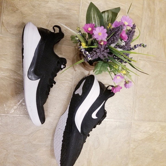 Nike Zoom Sneakers - Picture 3 of 8